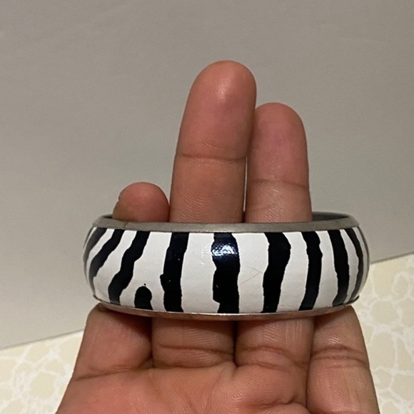 Women's Fashion Bangle Bracelet White and Black - Picture 6 of 11